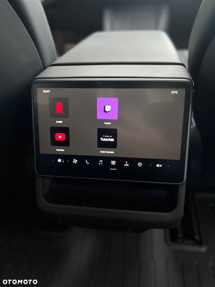 Tesla Model 3 Long Range AWD - 33