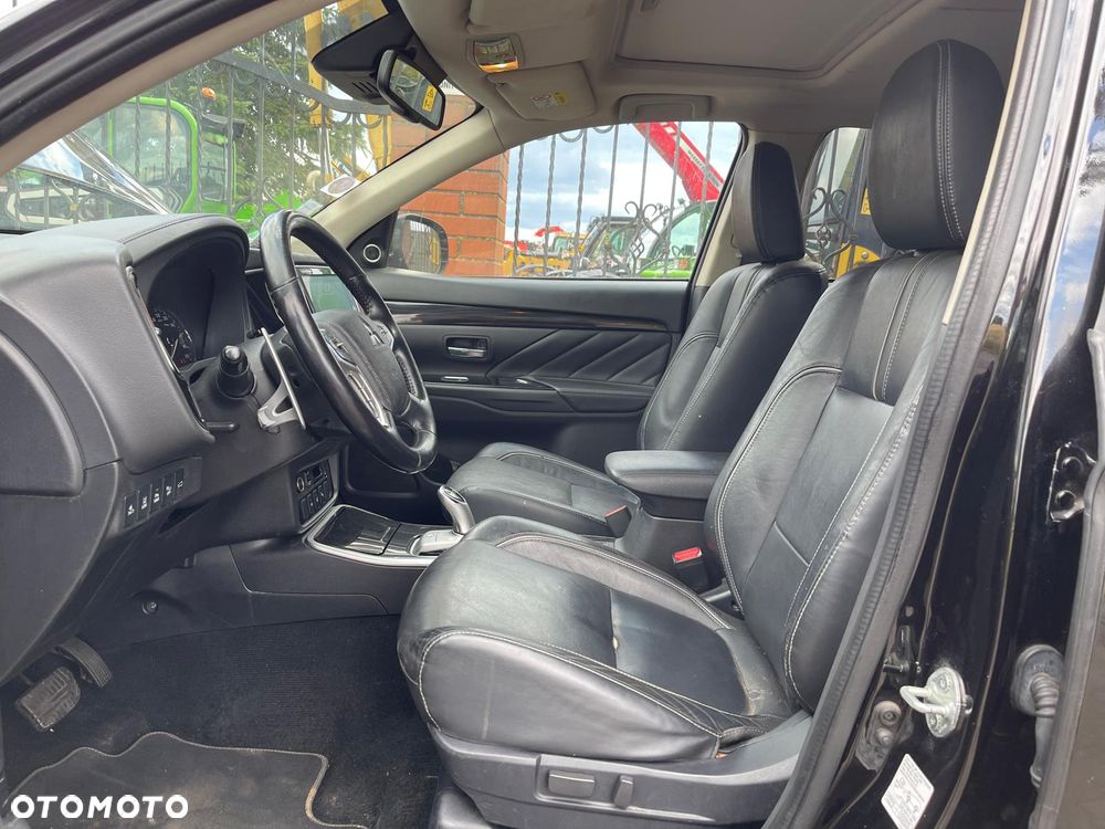 Mitsubishi Outlander Instyle NAVI + - 21