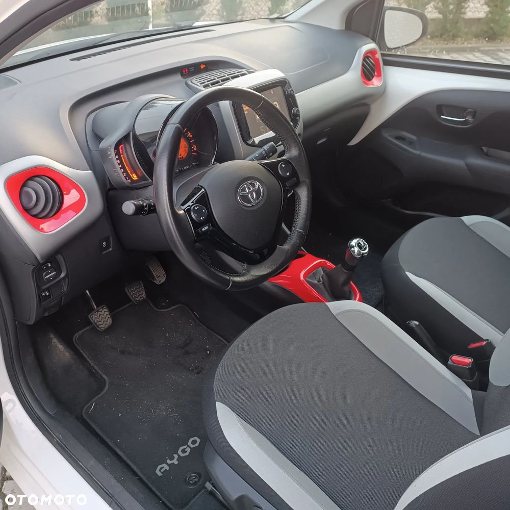 Toyota Aygo x mit x-business Paket - 8