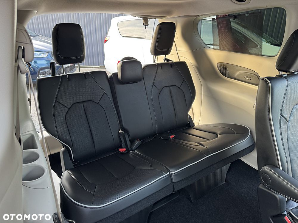 Chrysler Pacifica - 21