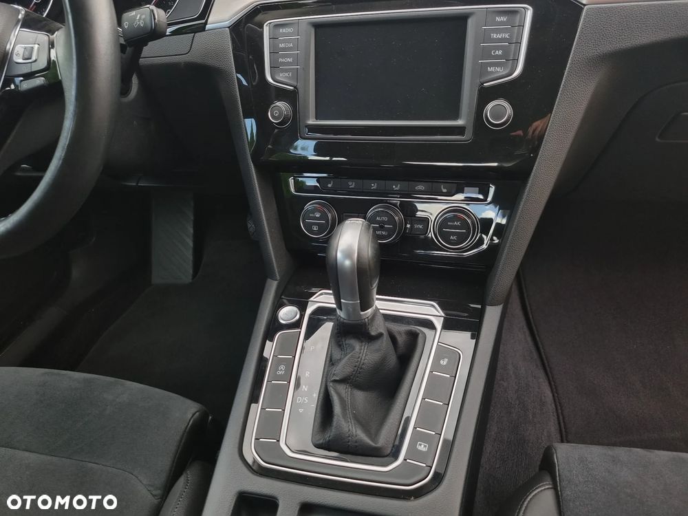 Volkswagen Passat - 13