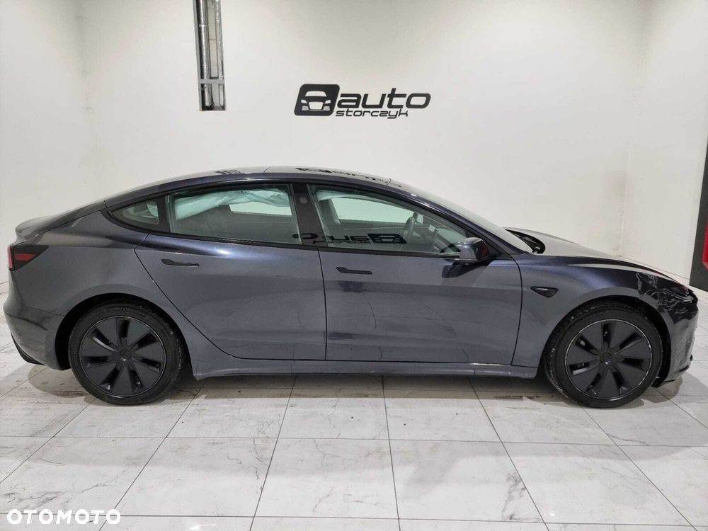 Tesla Model 3 - 4