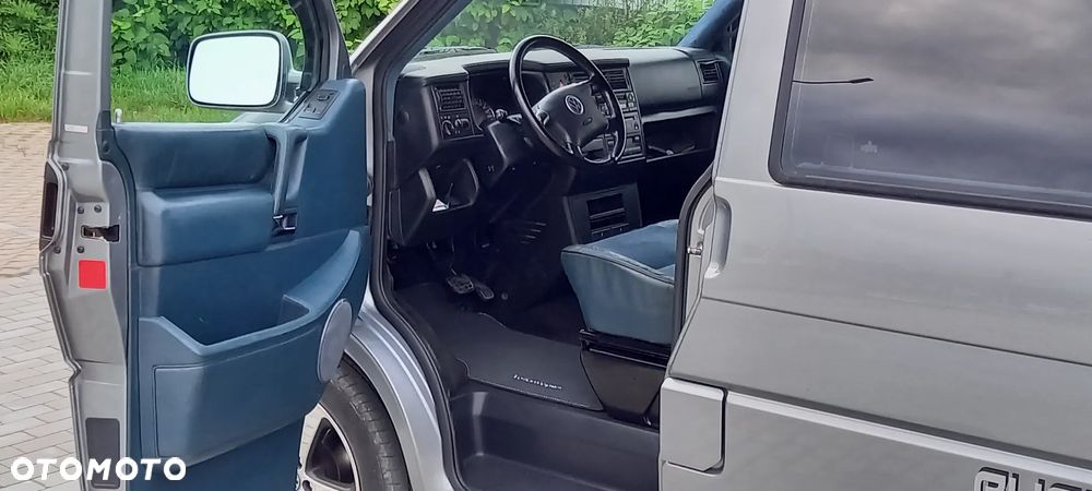 Volkswagen Caravelle - 18