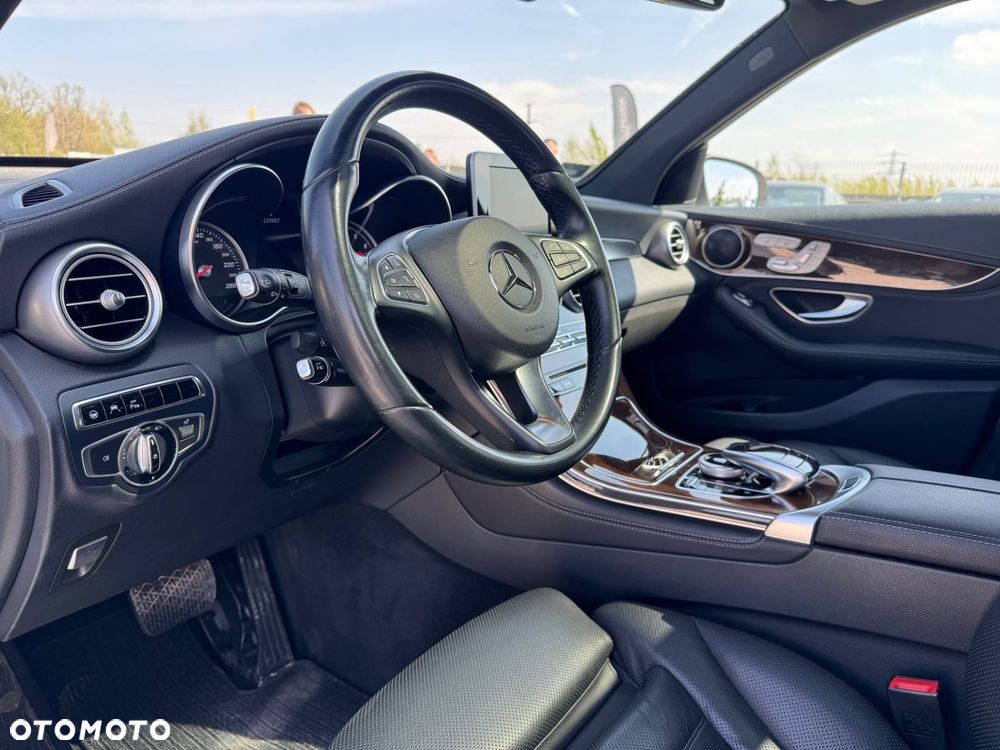 Mercedes-Benz GLC - 12