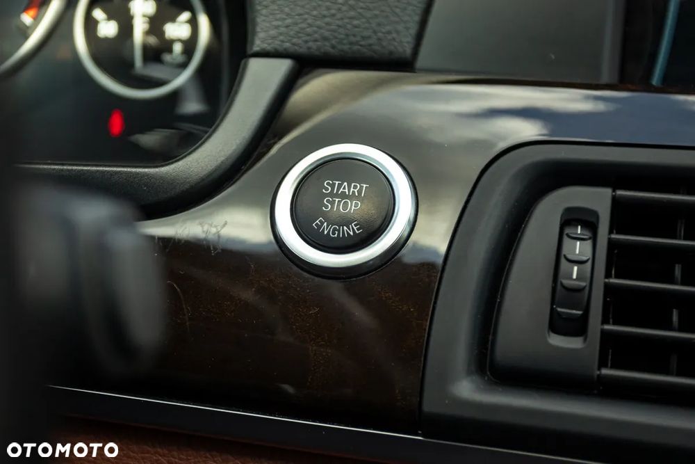 BMW Seria 5 525d - 25