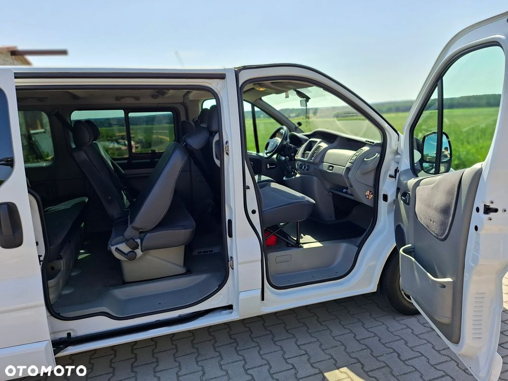 Renault Trafic Grand Passenger Black Edition - 10