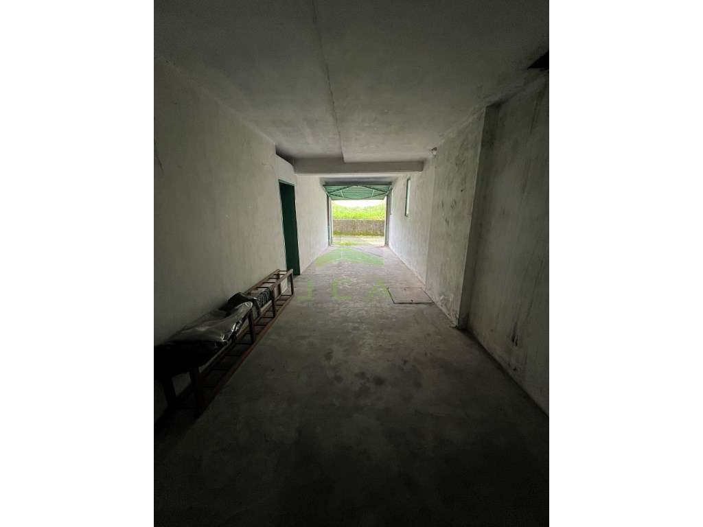 Garagem fechada com acesso exterior - Grande imagem: 4/8