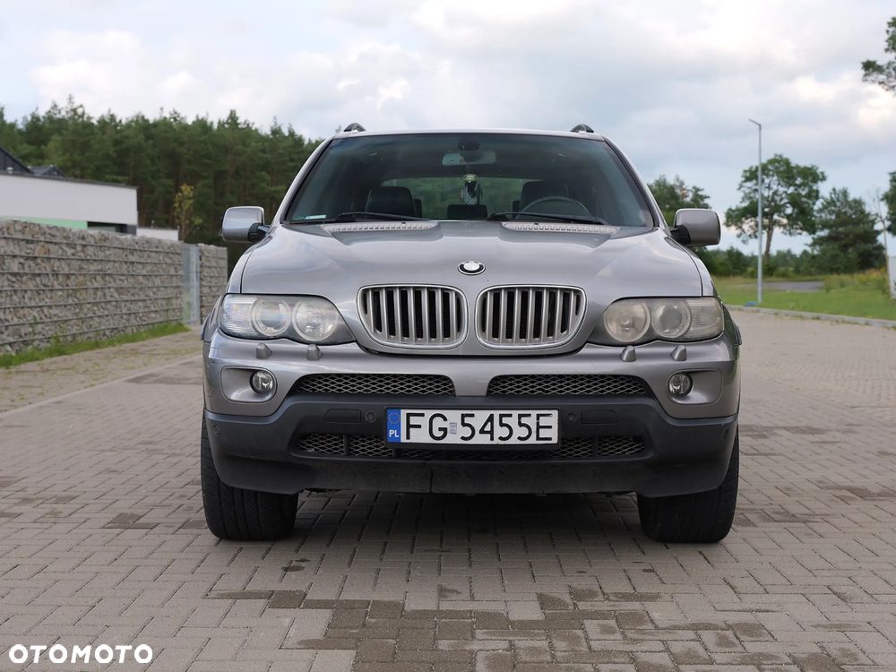 BMW X5 4.4i - 5