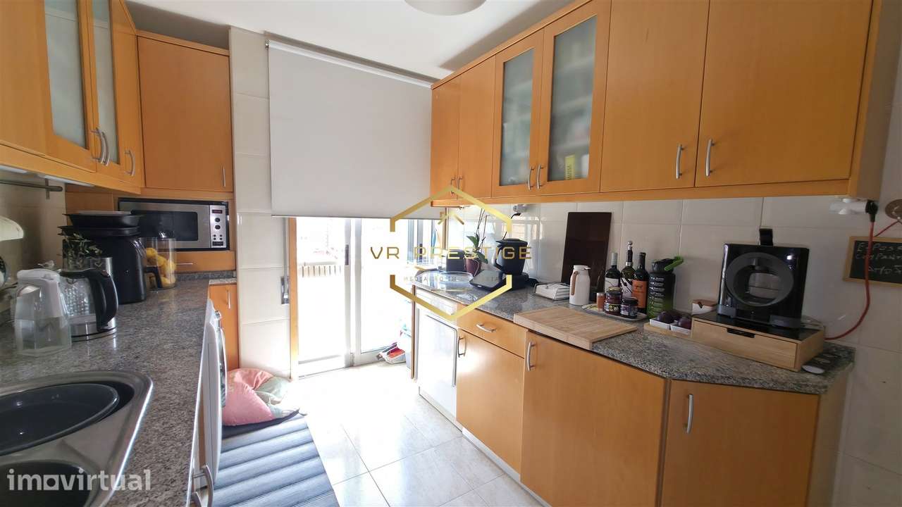 Apartamento T2 com Garagem, Arrumos e Excelente Localização – Póvoa de - Grande imagem: 4/22