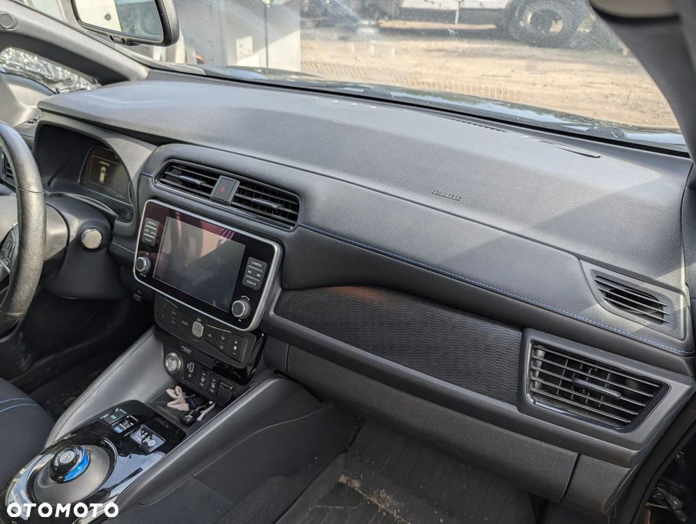 DESKA ROZDZIELCZA KOKPIT KONSOLA NISSAN LEAF II 2019 - 1