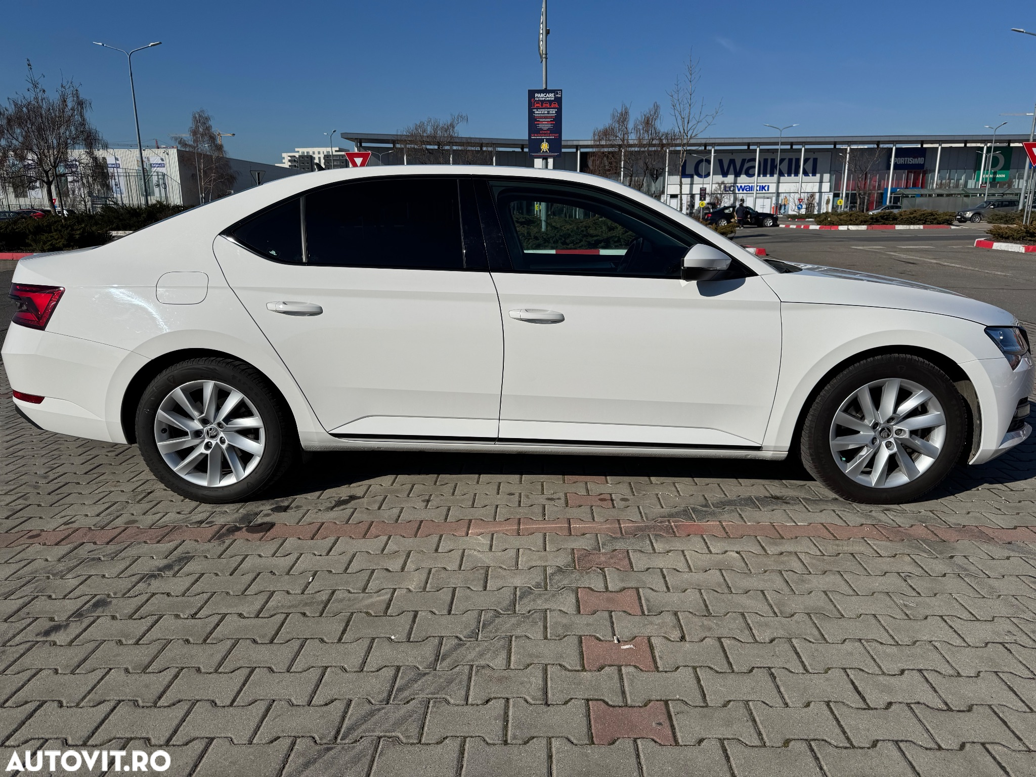 Skoda Superb 2.0 TDI DSG Ambition - 3