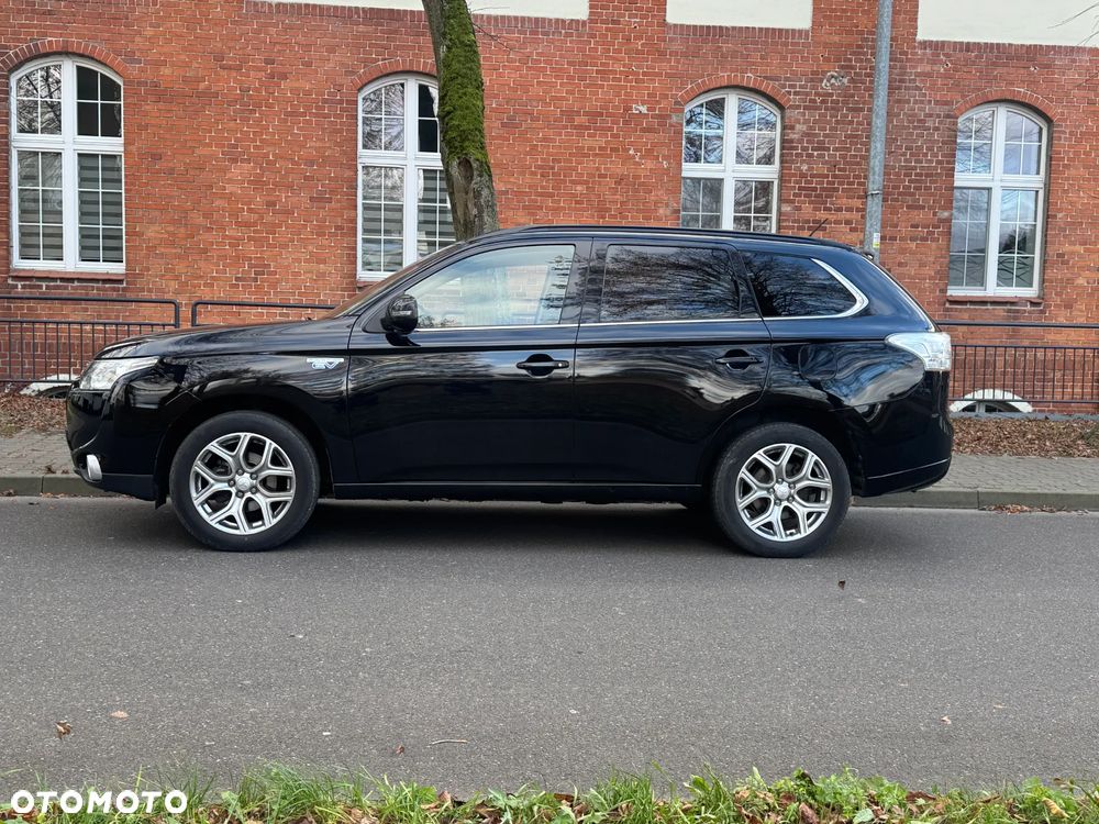 Mitsubishi Outlander 2.0 4WD Plus - 2