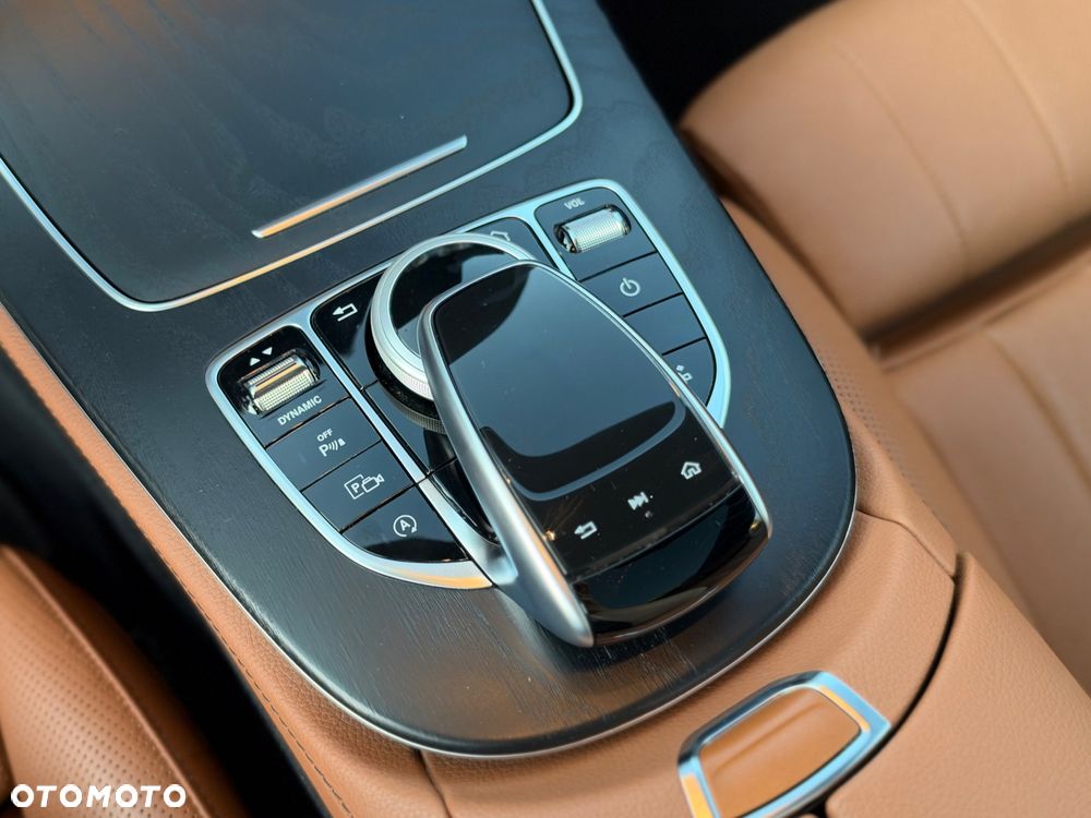 Mercedes-Benz Klasa E 220 d 4-Matic 9G-TRONIC - 29