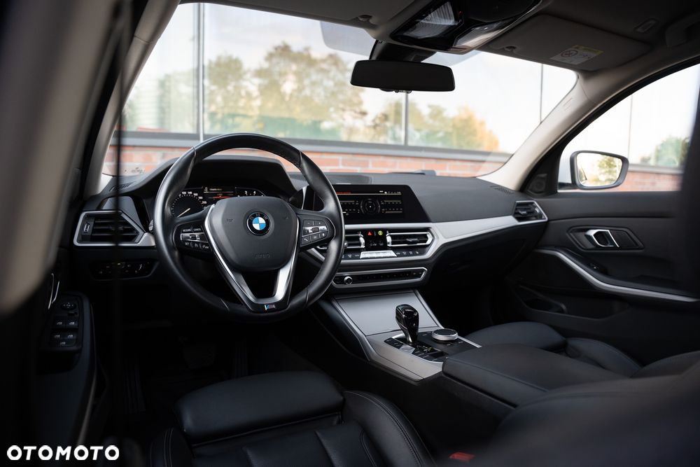 BMW Seria 3 318i Sport Line - 27