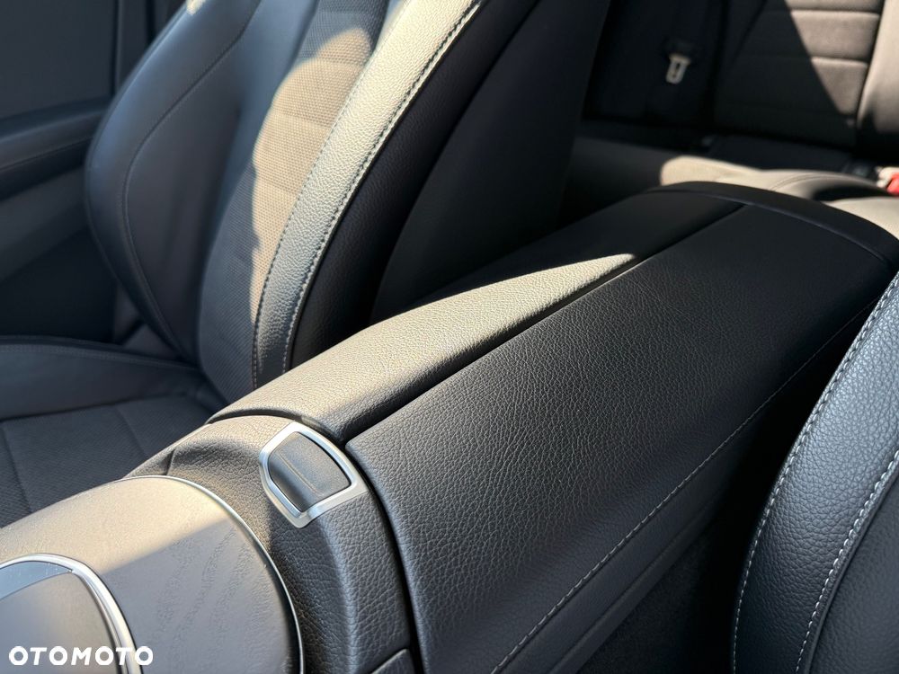 Mercedes-Benz Klasa E 220 d Avantgarde - 31