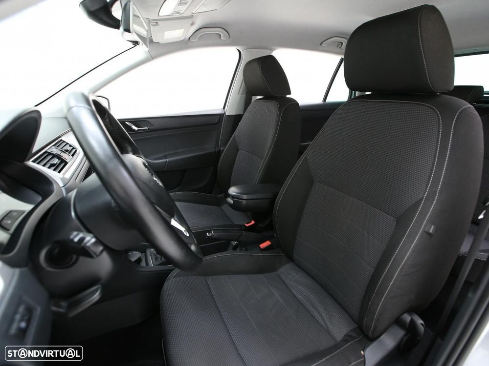 Skoda Rapid - 6