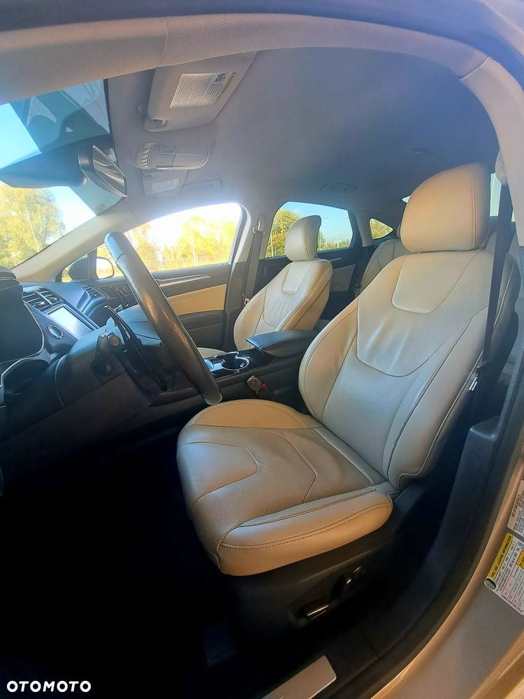 Ford Fusion 2.0 EcoBoost Titanium - 17