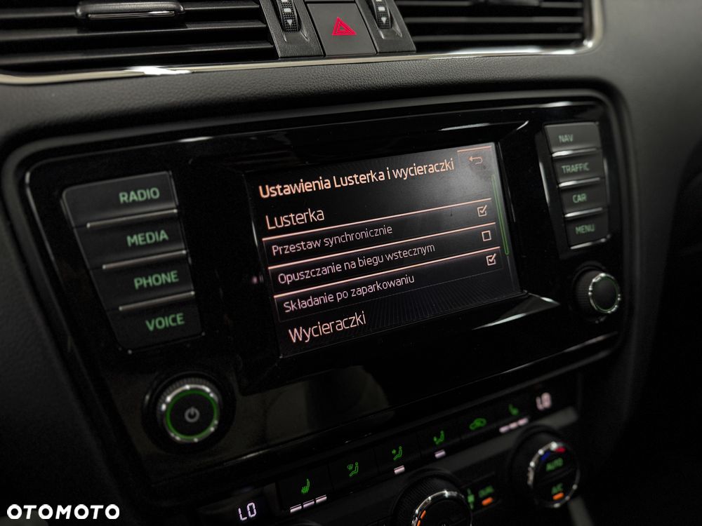 Skoda Octavia 2.0 TDI DSG RS - 23