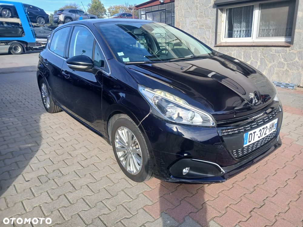 Peugeot 208 2015 photo 2