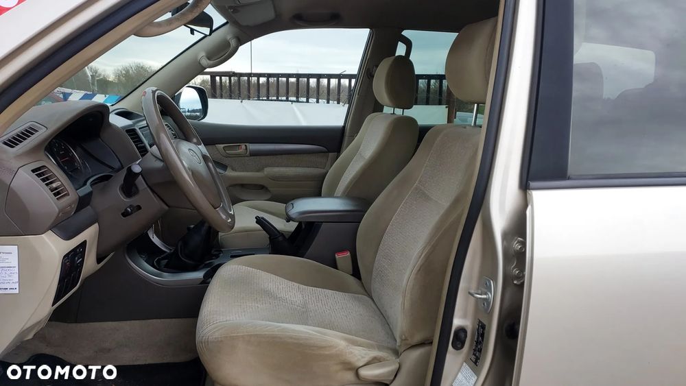 Toyota Land Cruiser - 7