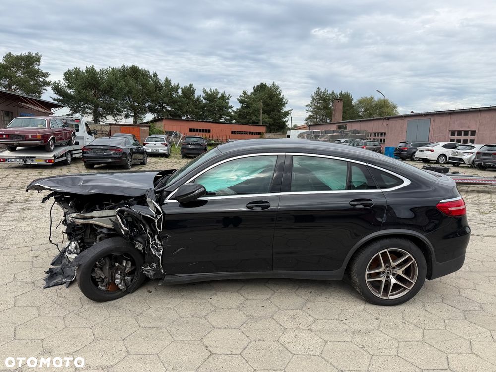 Mercedes-Benz GLC 250 4Matic 9G-TRONIC AMG Line - 6