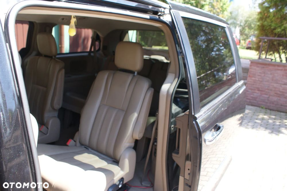 Chrysler Town & Country 3.6 Touring - 16