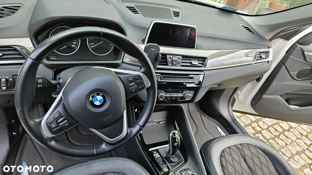 BMW X1 sDrive18i xLine - 11