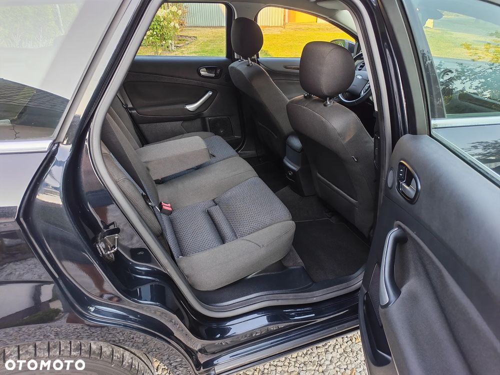 Ford Mondeo 2.0 Ghia X100 / X - 15