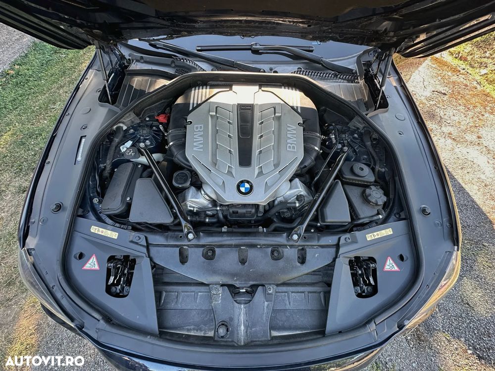 BMW Seria 7 750i Aut. - 39