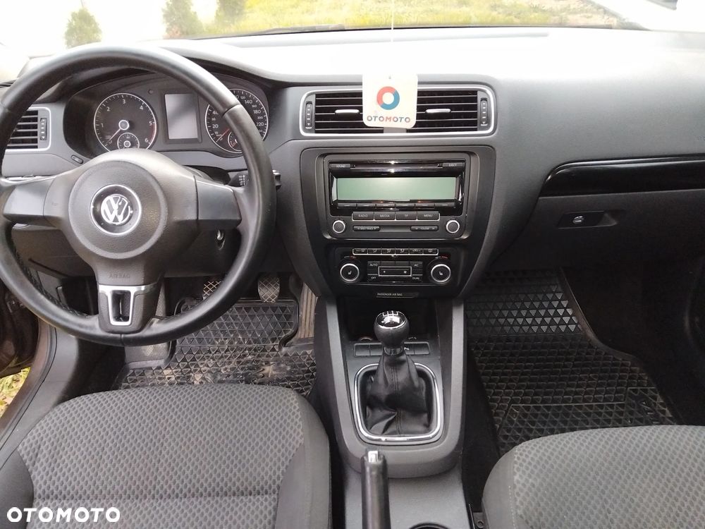 Volkswagen Jetta 1.6 TDI Comfortline - 6