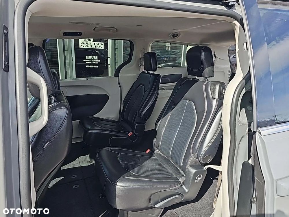 Chrysler Pacifica - 9