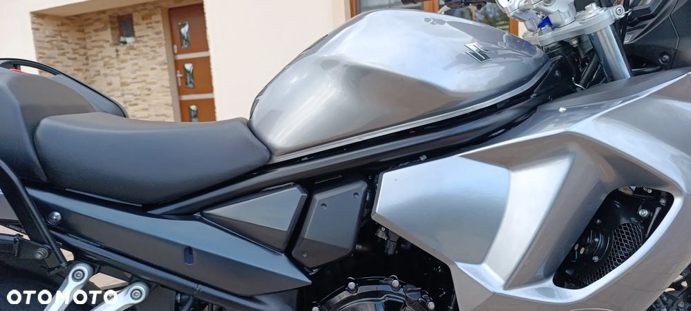 Suzuki GSX - 24