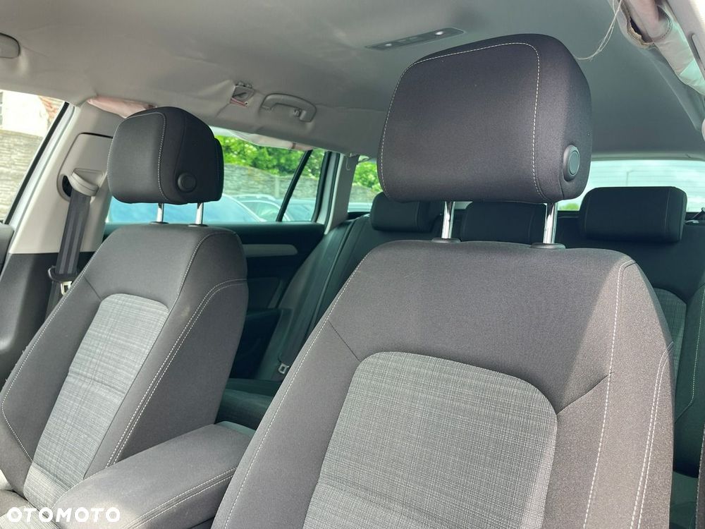 Volkswagen Passat Variant 2.0 TDI SCR DSG Conceptline - 15