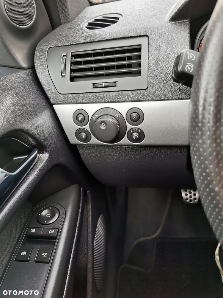 Opel Astra III GTC 1.8 Sport - 15