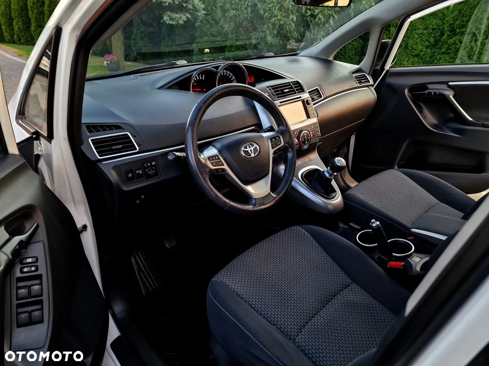 Toyota Verso 1.6 Premium - 18