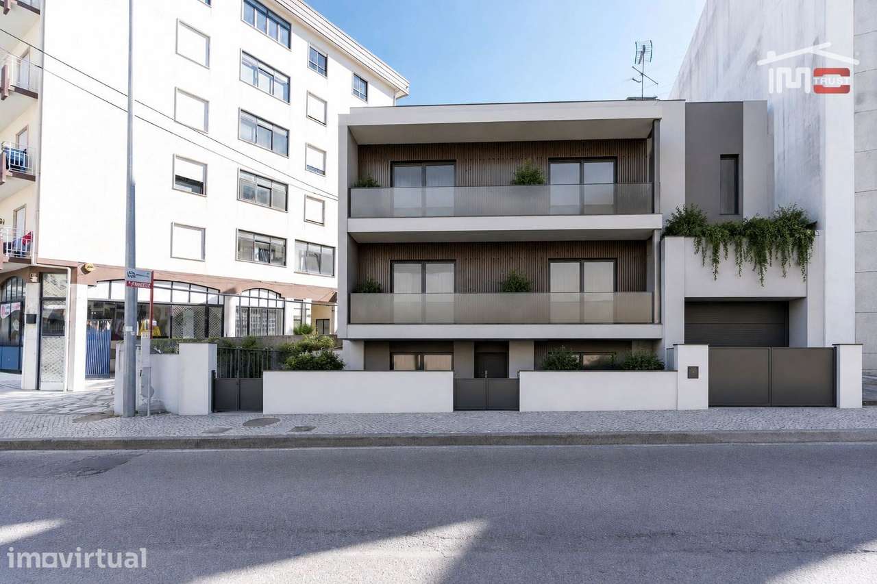 PRÉDIO COM ELEVADO POTENCIAL PARA CONVERSÃO EM APARTAMENTOS EM FÁTIMA - Grande imagem: 3/40