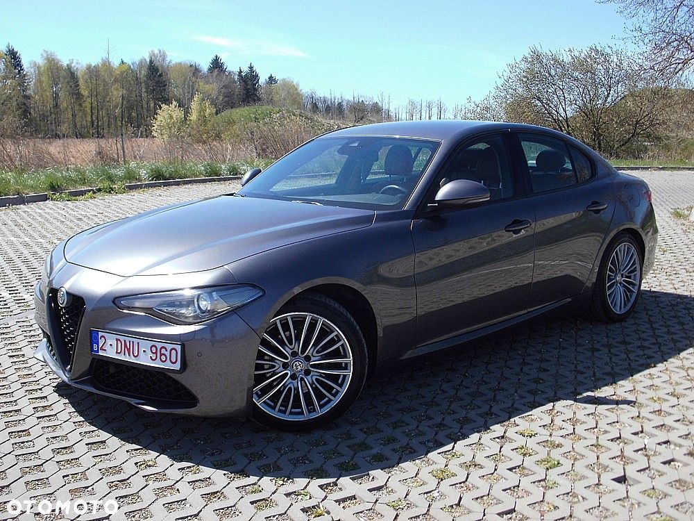 Alfa Romeo Giulia 2.2 AT8 Business - 11