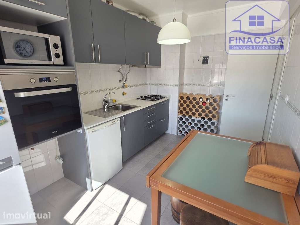 EXCLUSIVO - Apartamento T2 remodelado com boas áreas - Vale do Cobr... - Grande imagem: 3/21