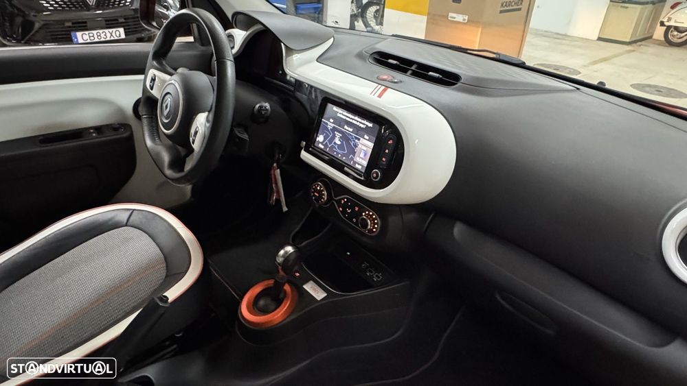 Renault Twingo Z.E. 22 Intens - 17