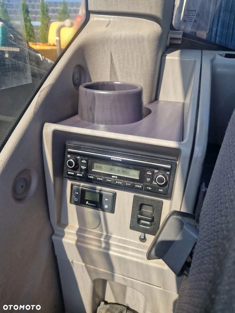 Volvo EW210D koparka przeładunkowa - 18