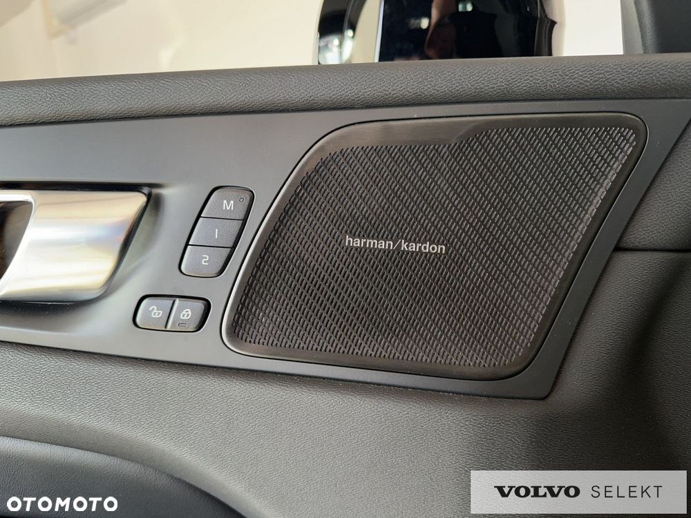 Volvo XC 60 B5 B AWD Plus Dark - 27