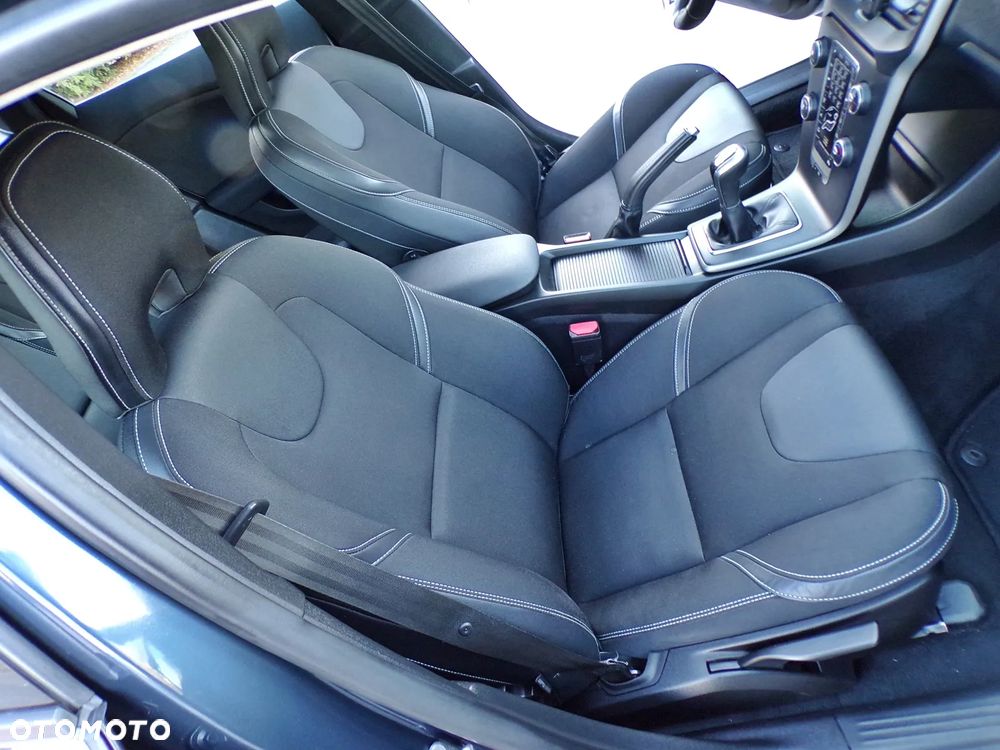Volvo V40 D2 Momentum - 25