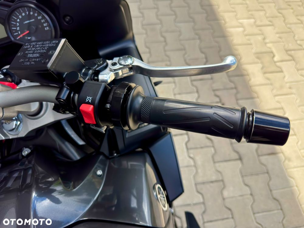 Yamaha FZ - 17