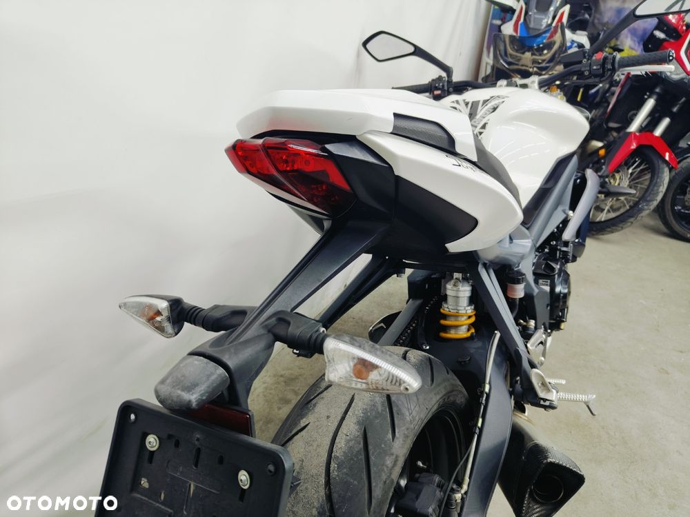 Triumph Street Triple - 11