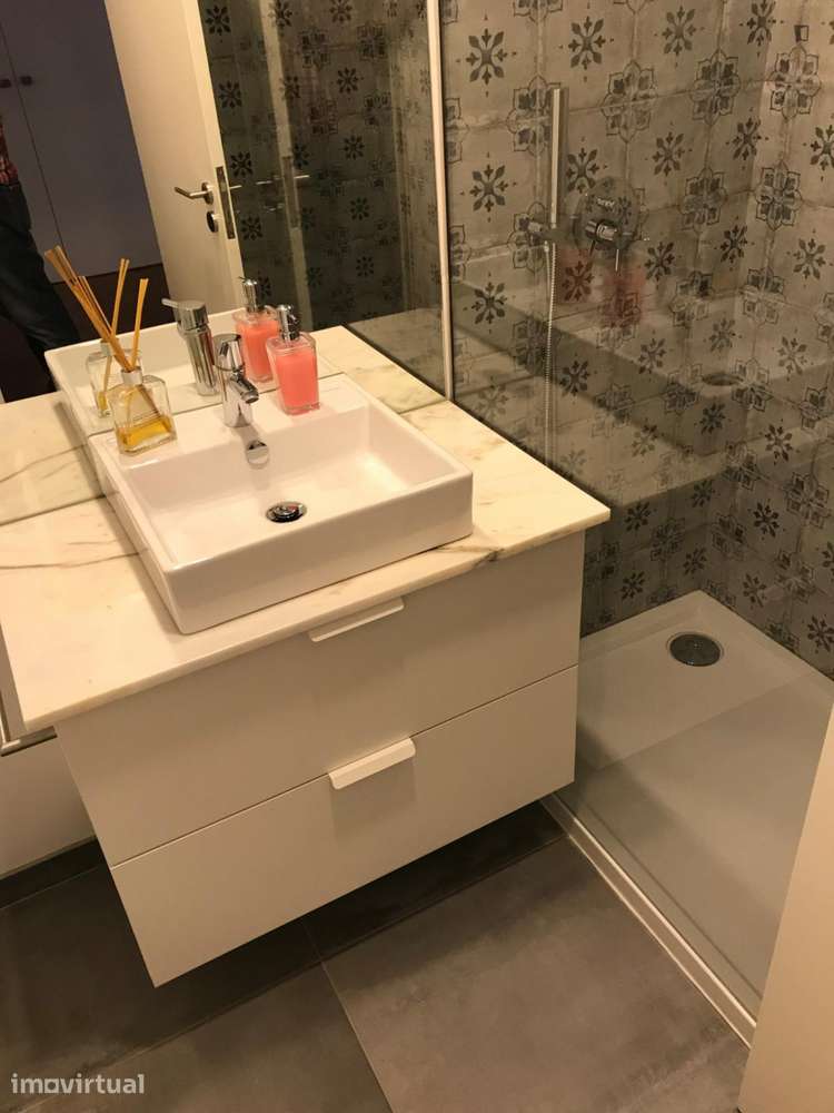 Apartamento com 3 quartos - localizado em Ramalde Porto - Grande imagem: 2/15