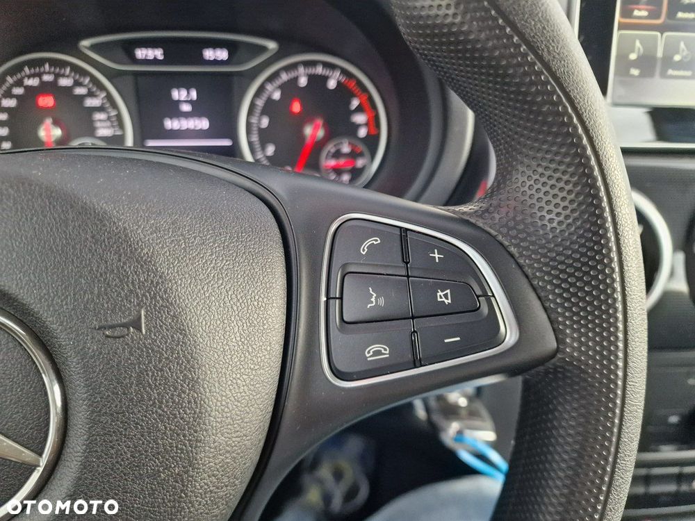 Mercedes-Benz Klasa B 180 Edition - 32