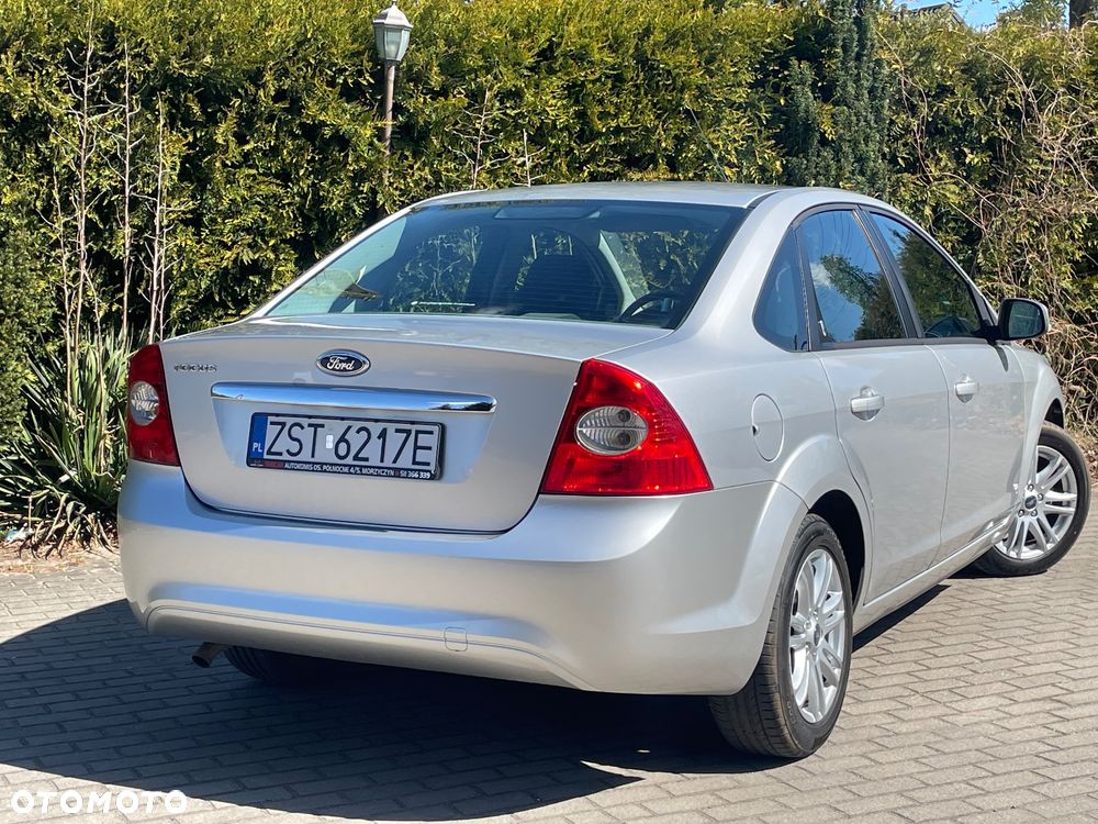 Ford Focus 1.6 Ghia - 37