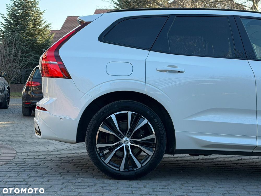 Volvo XC 60 B5 D AWD Ultimate Dark - 24