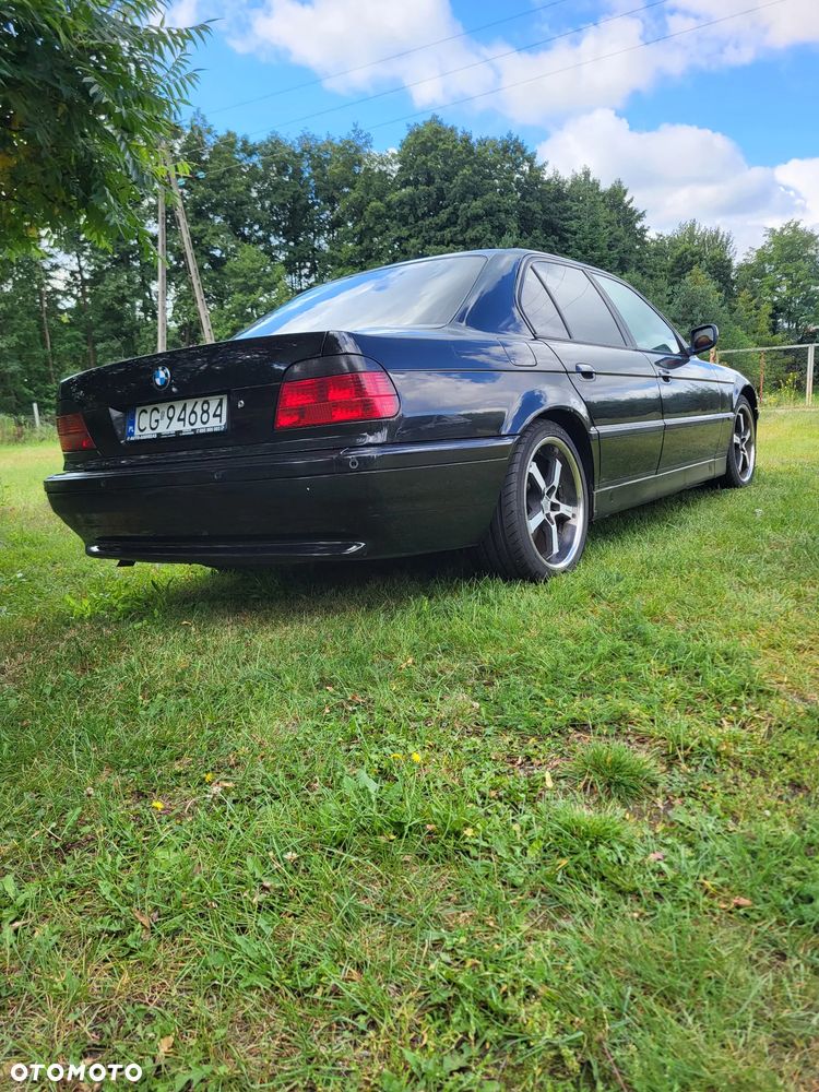 BMW Seria 7 740i - 12