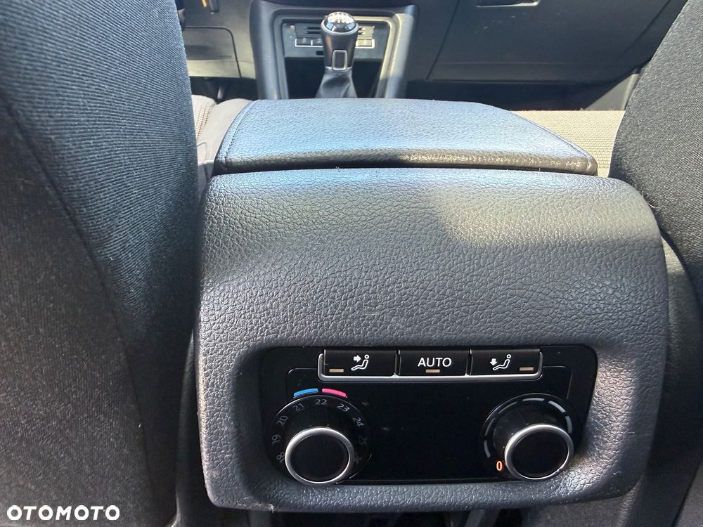 Volkswagen Sharan 2.0 TDI 4Motion BlueMotion Technology Highline - 22